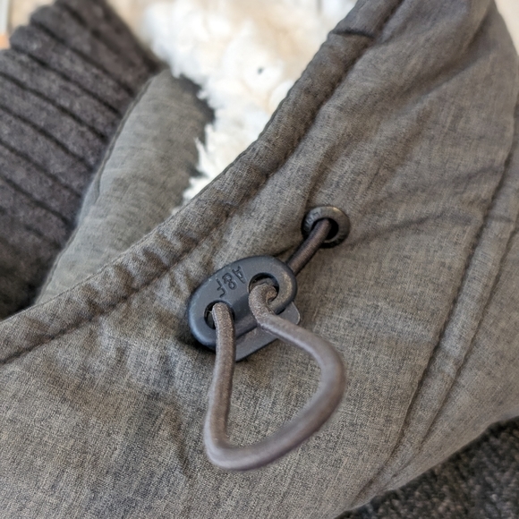 ABERCROMBIE & FITCH HOODED PUFFER VEST (CHARCOAL GREY/L) - Picture 7 of 9